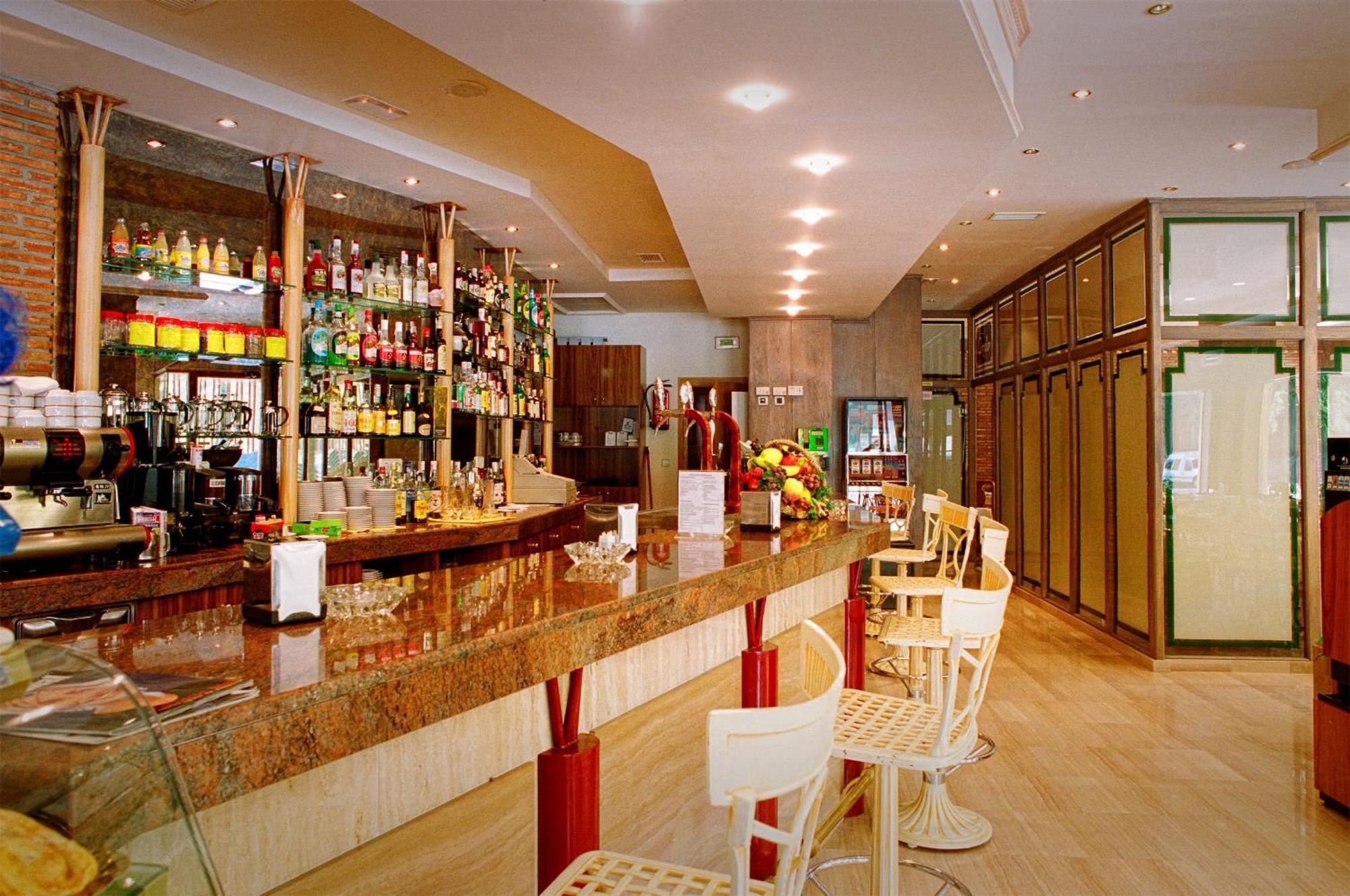 Hotel Torrepalma Алкала ла Реал Екстериор снимка